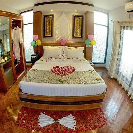 Shwe Taung Tan Hotel - Lake View Monywa Bagian luar foto