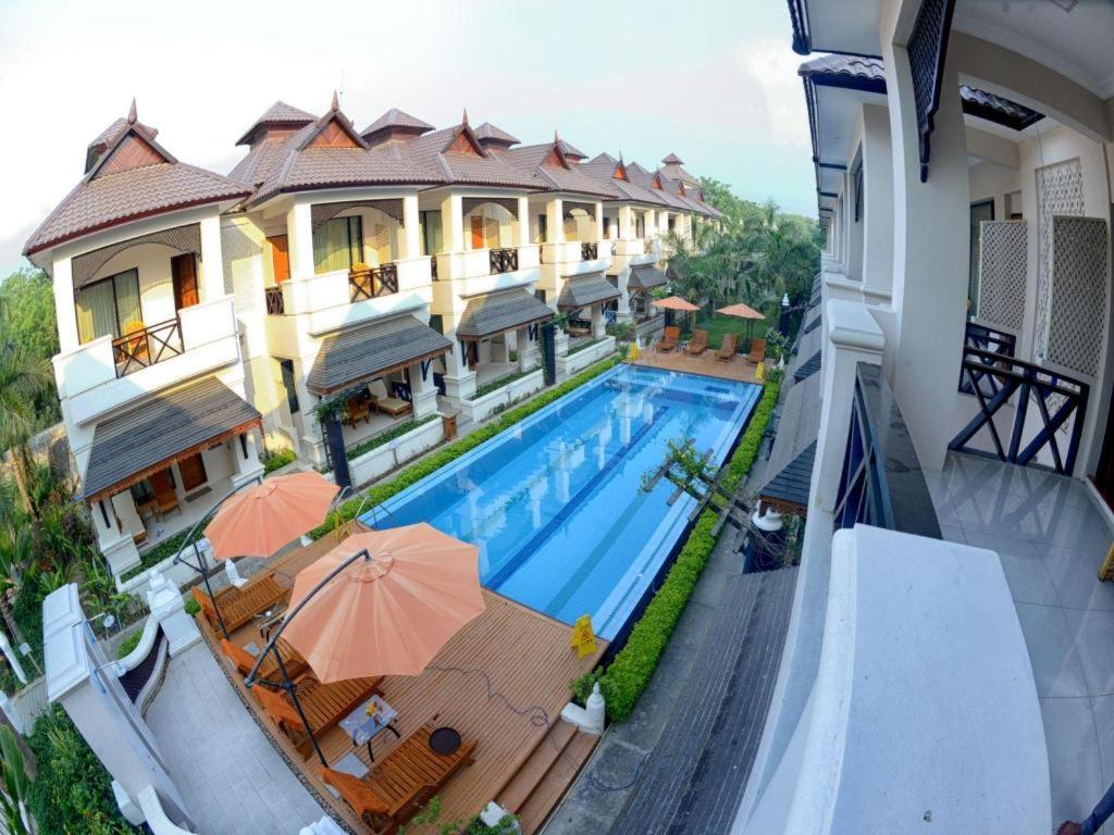 Shwe Taung Tan Hotel - Lake View Monywa Bagian luar foto