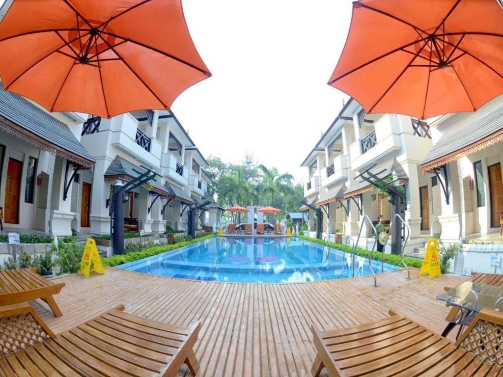 Shwe Taung Tan Hotel - Lake View Monywa Bagian luar foto