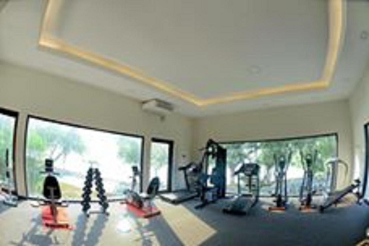 Shwe Taung Tan Hotel - Lake View Monywa Bagian luar foto