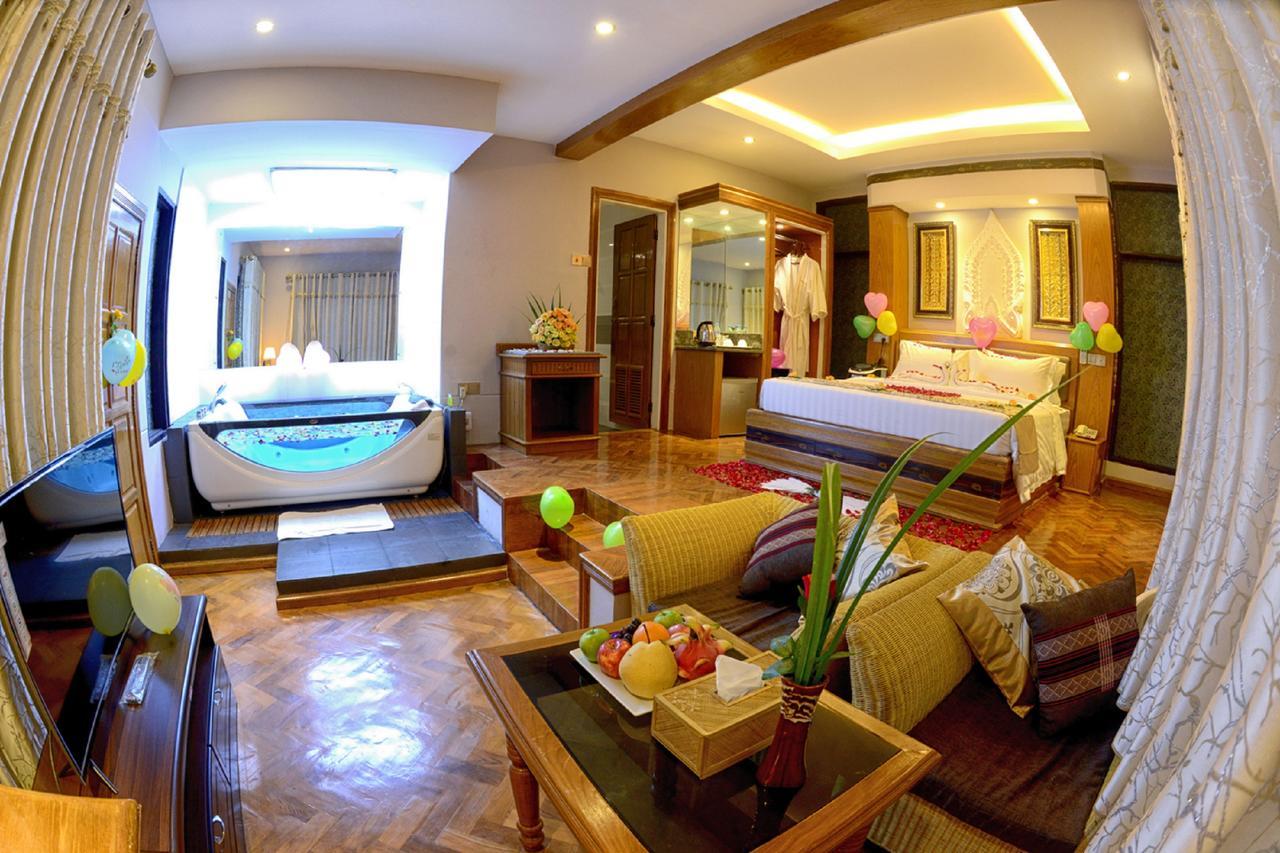 Shwe Taung Tan Hotel - Lake View Monywa Bagian luar foto