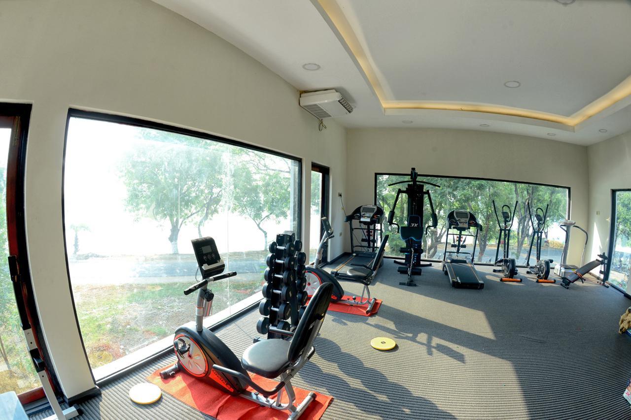 Shwe Taung Tan Hotel - Lake View Monywa Bagian luar foto