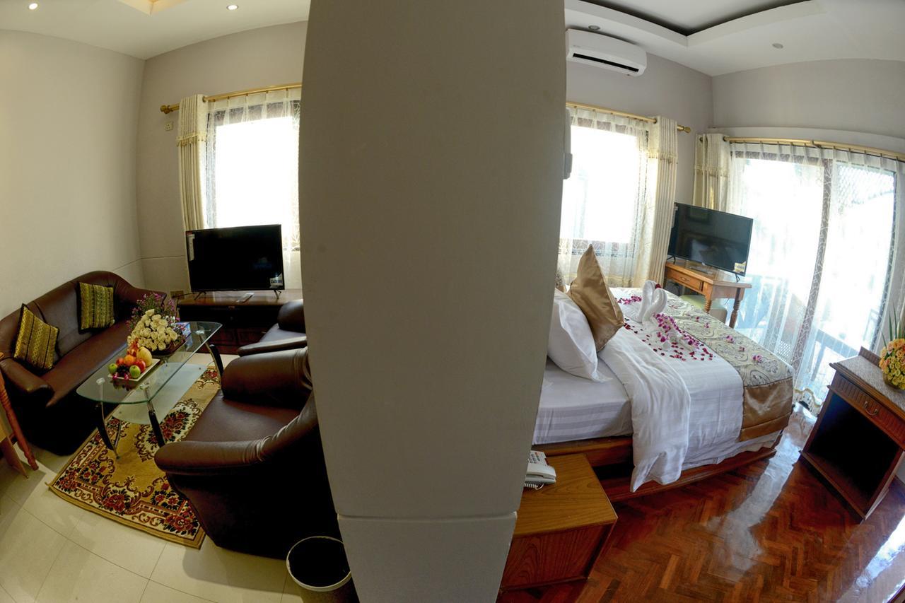 Shwe Taung Tan Hotel - Lake View Monywa Bagian luar foto