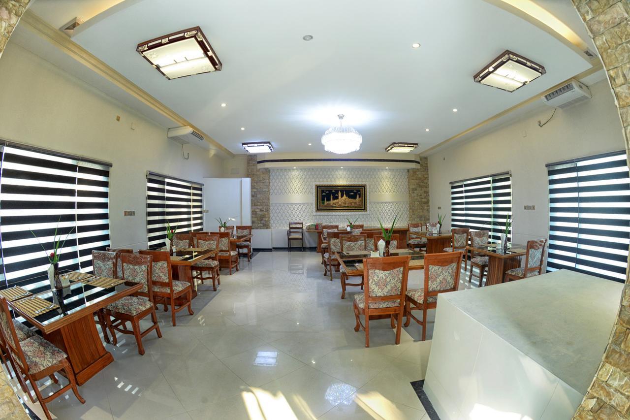 Shwe Taung Tan Hotel - Lake View Monywa Bagian luar foto